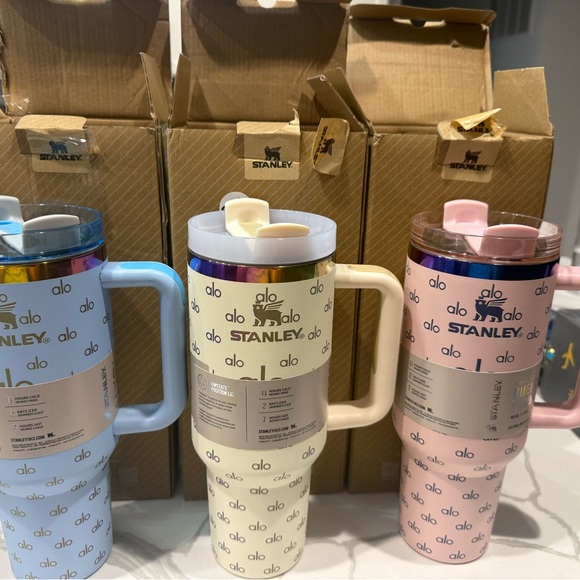 Stanley and Alo Collab Insulated Tumblers - Picture 2 of 5